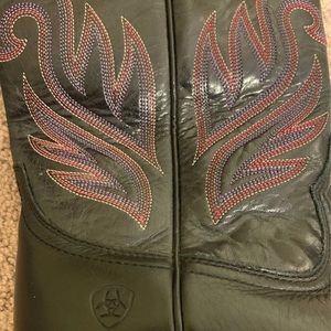 Cowboy boots size 9, Ariat